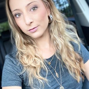 Meet your Posher, Damaris